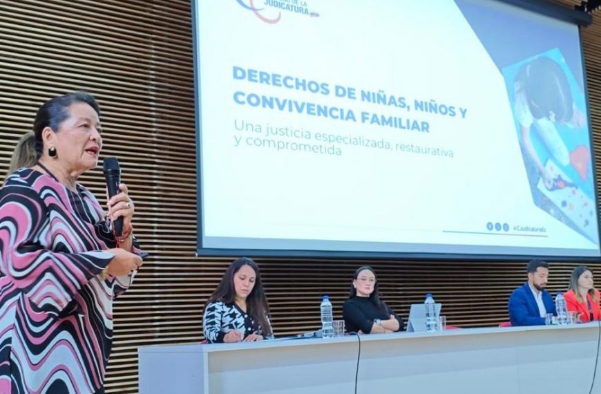 Vocal Yolanda Yupangui participa en congreso sobre derechos de la infancia en Cuenca