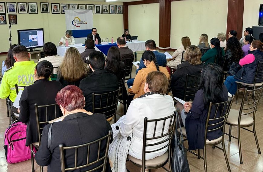 Autoridades de Chimborazo refuerzan acciones contra la violencia en la Mesa de Justicia y Género