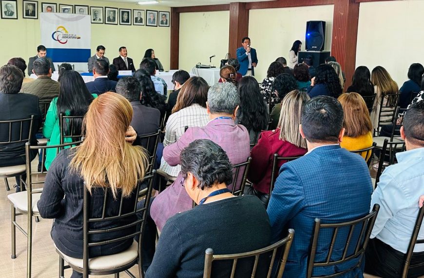 Juez de Paz Pedro Berrones fue galardonado por su buena práctica comunitaria.