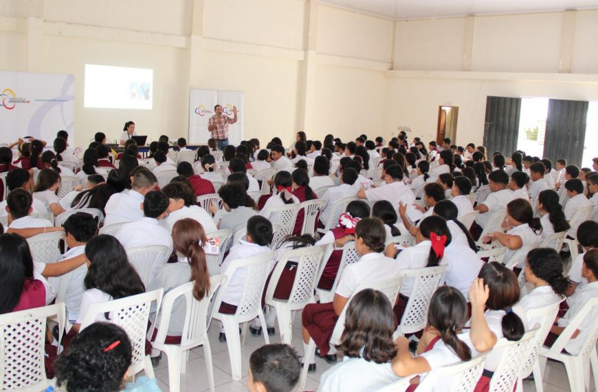 Unos 600 estudiantes de Portoviejo conocieron sobre prevención y erradicación de la violencia