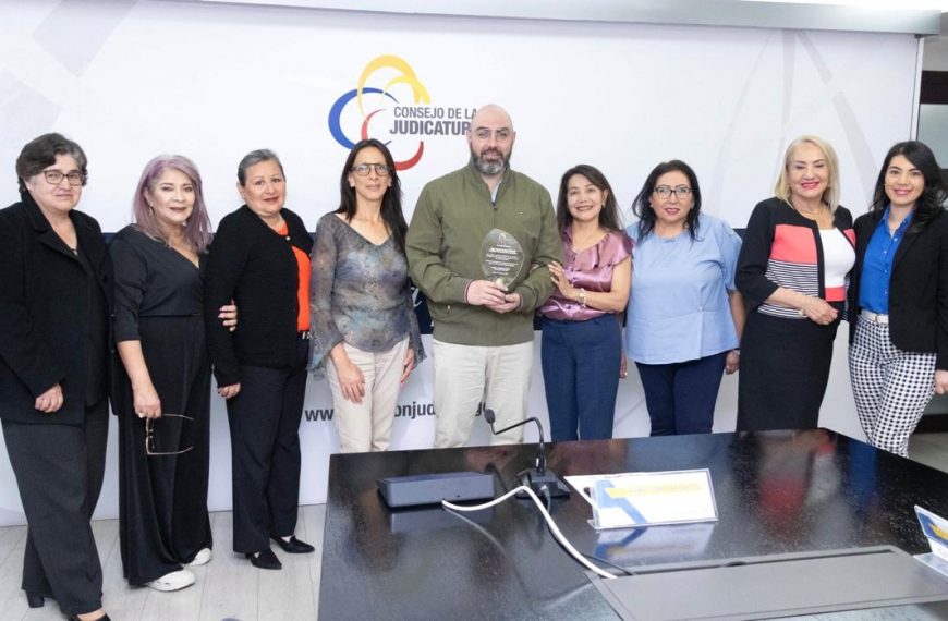 Presidente del Consejo de la Judicatura recibe reconocimiento por promover una jubilación digna para los servidores judiciales