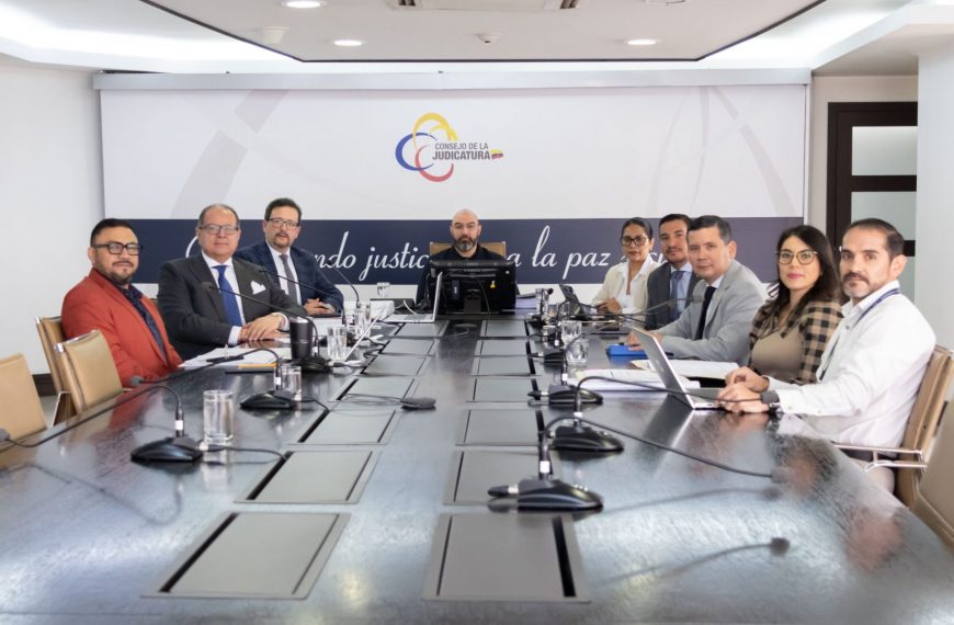 Pleno aprueba perfiles de puestos para jueces constitucionales