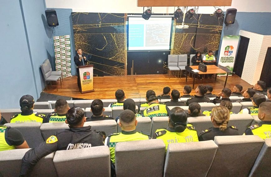 Agentes de tránsito reciben capacitación para garantizar procedimientos judiciales correctos