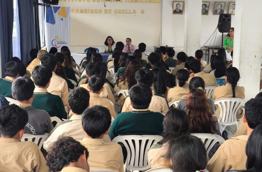Judicatura de Pastaza promovió reflexión sobre derechos de las mujeres con estudiantes
