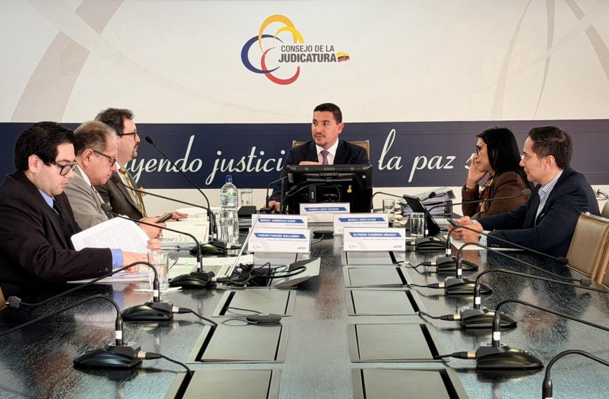 Dos jueces provinciales del Guayas y un exjuez condenado en el caso Plaga son destituidos 