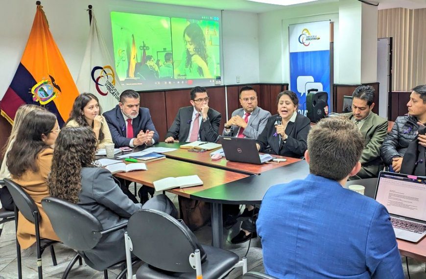 Azuay coordina acciones para fortalecer la protección a mujeres víctimas de violencia