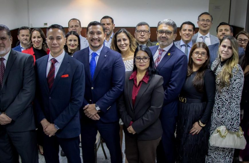 Jueces y fiscales de Azuay recibieron reconocimiento por su aporte a la seguridad ciudadana mediante la formación policial