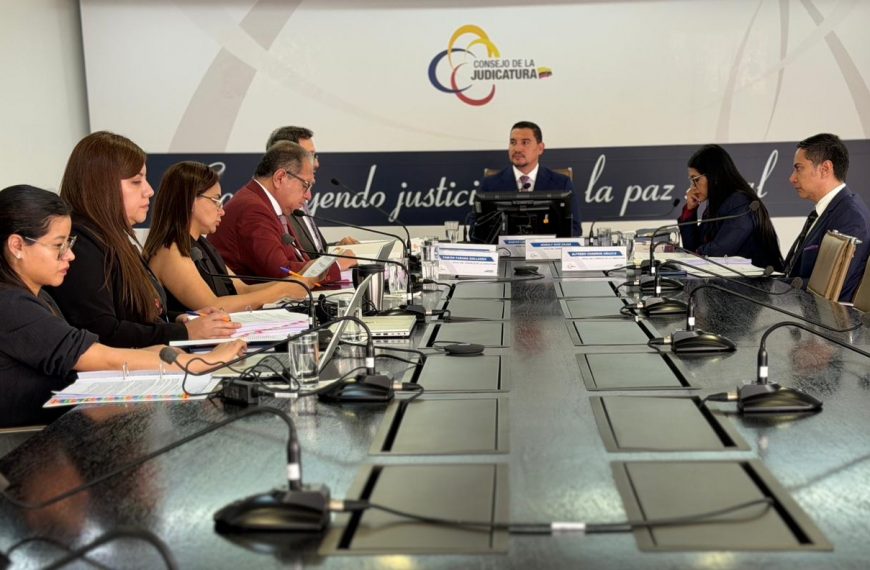 El Pleno impone 118 sanciones de suspensión en contra de cuatro exdirectores del Consejo de la Judicatura del Guayas