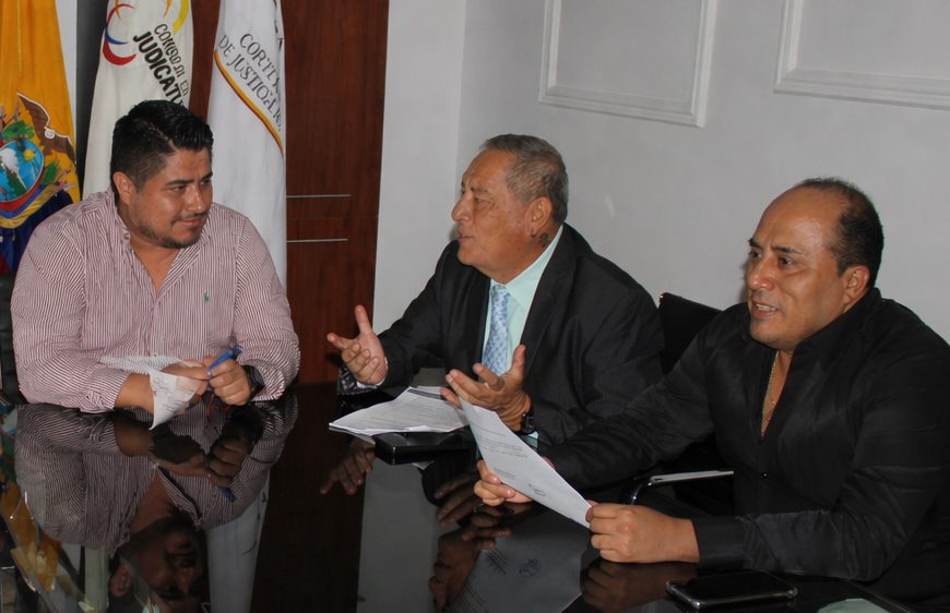 Consejo de la Judicatura de Manabí coordina con el Colegio de Abogados el registro de los profesionales en el Foro
