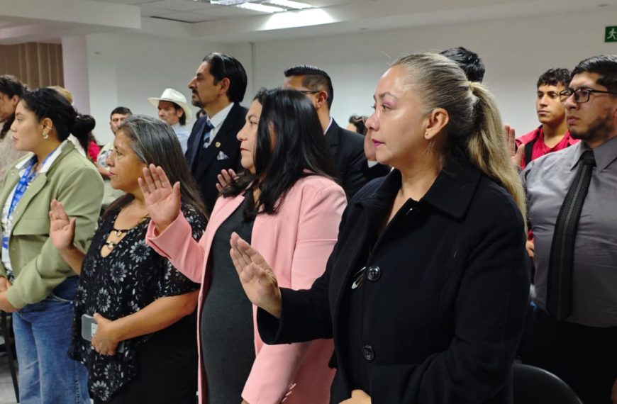 Azuay fortalece la justicia comunitaria con la posesión de ocho nuevos jueces de paz