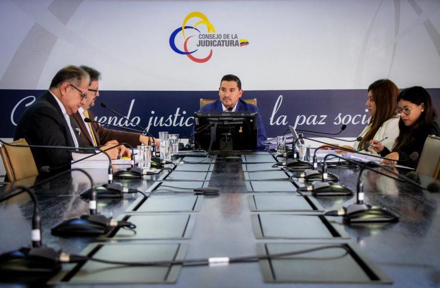 Cuatro jueces fueron suspendidos en sus cargos