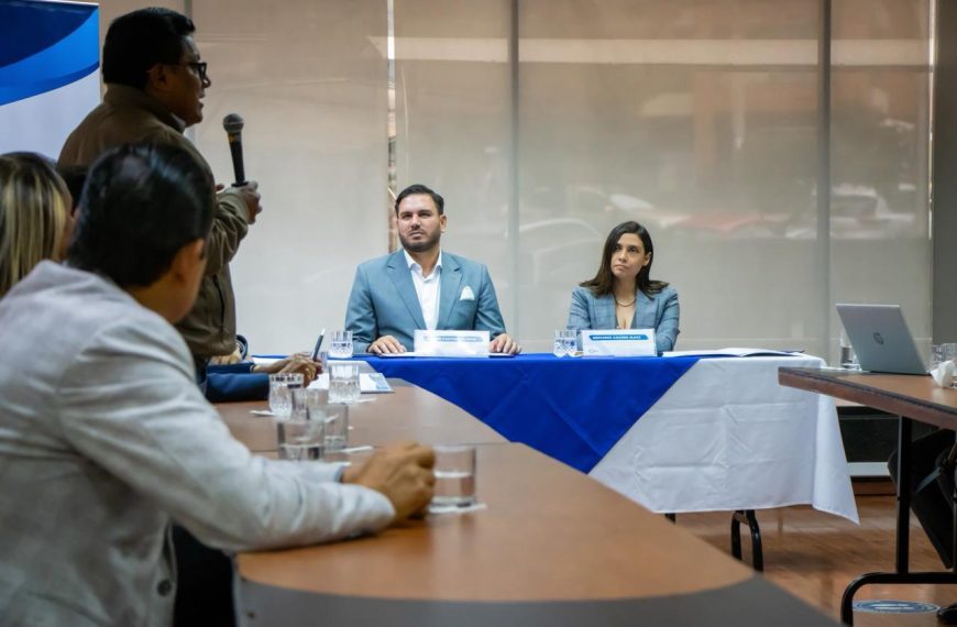 Mercedes Caicedo mantiene histórica reunión con transportistas para coordinar acciones contra la inseguridad en las vías