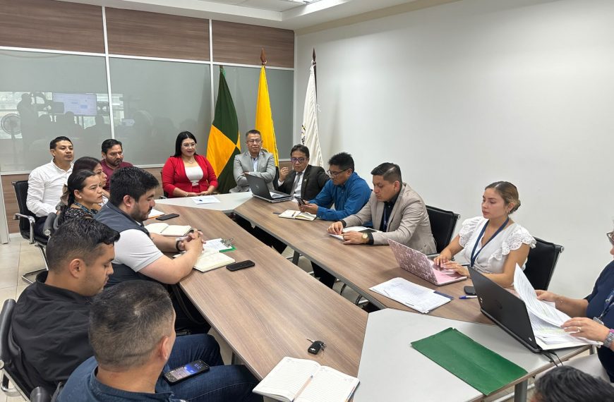Mesa de Justicia y Género de Pastaza analiza nudos críticos y establece compromisos para fortalecer la atención a víctimas de violencia