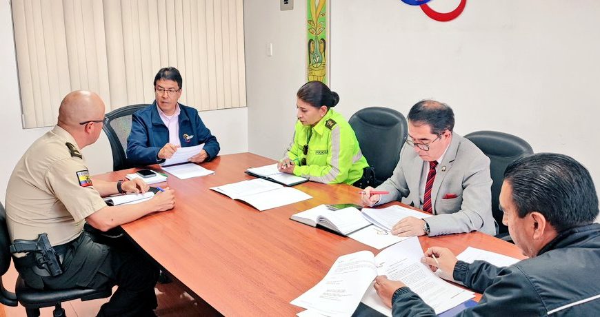 Instituciones de justicia y seguridad coordinan acciones preventivas para reforzar la protección de sedes judiciales en Carchi